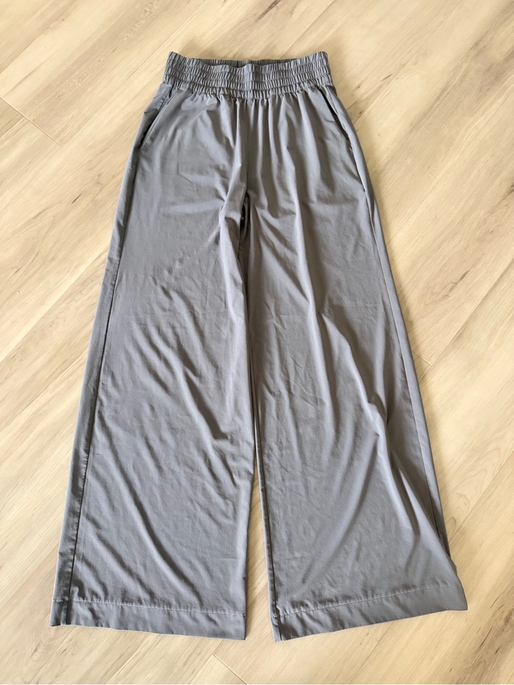 RARE Color VUORI Villa Wide Leg Pant in Smoke size Small